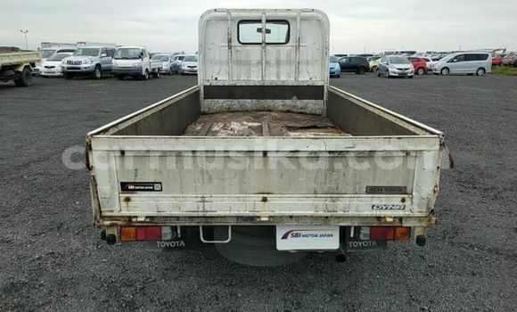 Nunua Ilio tumika Toyota Dyna Nyeupe Lori ndani ya Beitbridge nchini Matabeleland Kusini Nunua Ilio tumika Toyota Dyna Nyeupe Lori ndani ya Beitbridge nchini Matabeleland Kusini