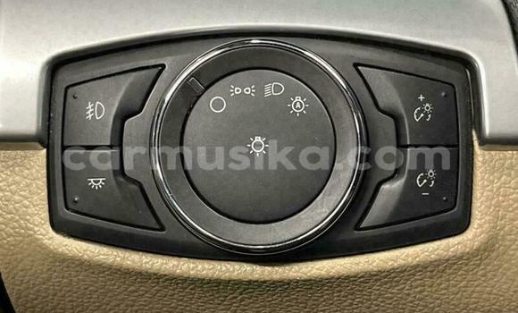 Acheter Occasion Voiture Ford Explorer Blanc à Beitbridge, Matabeleland South Acheter Occasion Voiture Ford Explorer Blanc à Beitbridge, Matabeleland South