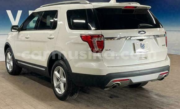 Acheter Occasion Voiture Ford Explorer Blanc à Beitbridge, Matabeleland South Acheter Occasion Voiture Ford Explorer Blanc à Beitbridge, Matabeleland South