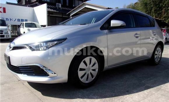 Buy Used Toyota Auris Silver Car in Beitbridge in Matabeleland South