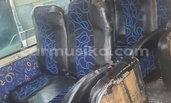 Nunua Ilio tumika Toyota Hiace Nyeupe Gari ndani ya Harare nchini Harare Nunua Ilio tumika Toyota Hiace Nyeupe Gari ndani ya Harare nchini Harare