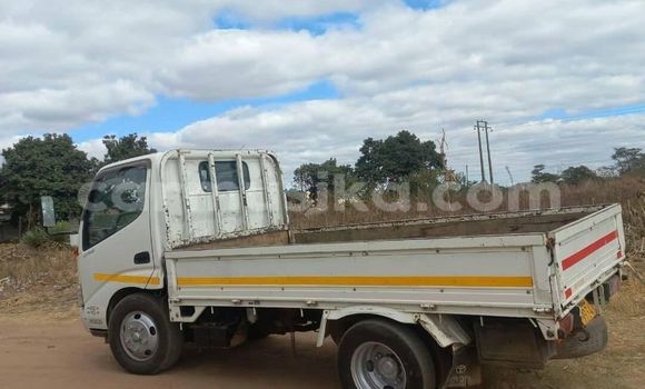 Nunua Ilio tumika Toyota Dyna Nyeupe Gari ndani ya Harare nchini Harare Nunua Ilio tumika Toyota Dyna Nyeupe Gari ndani ya Harare nchini Harare