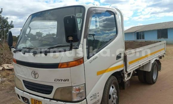 Nunua Ilio tumika Toyota Dyna Nyeupe Gari ndani ya Harare nchini Harare Nunua Ilio tumika Toyota Dyna Nyeupe Gari ndani ya Harare nchini Harare