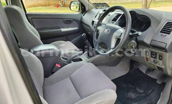 Nunua Ilio tumika Toyota Hilux Nyeupe Gari ndani ya Harare nchini Harare Nunua Ilio tumika Toyota Hilux Nyeupe Gari ndani ya Harare nchini Harare