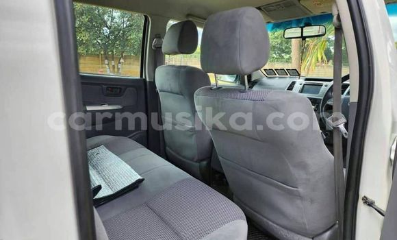 Nunua Ilio tumika Toyota Hilux Nyeupe Gari ndani ya Harare nchini Harare Nunua Ilio tumika Toyota Hilux Nyeupe Gari ndani ya Harare nchini Harare