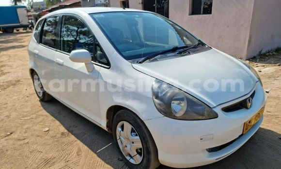 Nunua Ilio tumika Honda Fit Nyeupe Gari ndani ya Harare nchini Harare Nunua Ilio tumika Honda Fit Nyeupe Gari ndani ya Harare nchini Harare