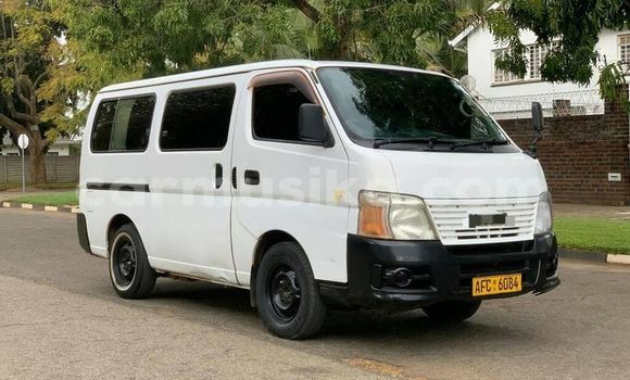 Nunua Ilio tumika Nissan Caravan Nyeupe Gari ndani ya Harare nchini Harare Nunua Ilio tumika Nissan Caravan Nyeupe Gari ndani ya Harare nchini Harare