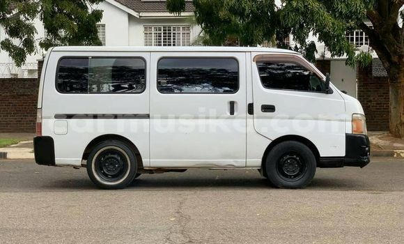 Nunua Ilio tumika Nissan Caravan Nyeupe Gari ndani ya Harare nchini Harare Nunua Ilio tumika Nissan Caravan Nyeupe Gari ndani ya Harare nchini Harare