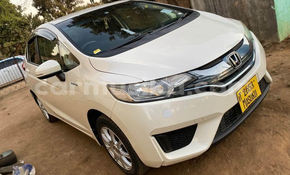 Buy Used Honda Grace White Car in Harare in Harare Buy Used Honda Grace White Car in Harare in Harare