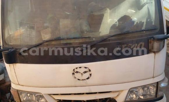 Nunua Ilio tumika Mazda Tribute Nyeupe Gari ndani ya Harare nchini Harare