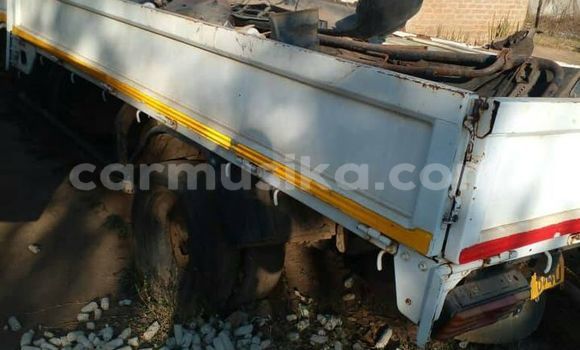 Nunua Ilio tumika Mazda Tribute Nyeupe Gari ndani ya Harare nchini Harare Nunua Ilio tumika Mazda Tribute Nyeupe Gari ndani ya Harare nchini Harare