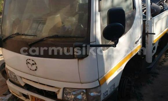 Nunua Ilio tumika Mazda Tribute Nyeupe Gari ndani ya Harare nchini Harare Nunua Ilio tumika Mazda Tribute Nyeupe Gari ndani ya Harare nchini Harare