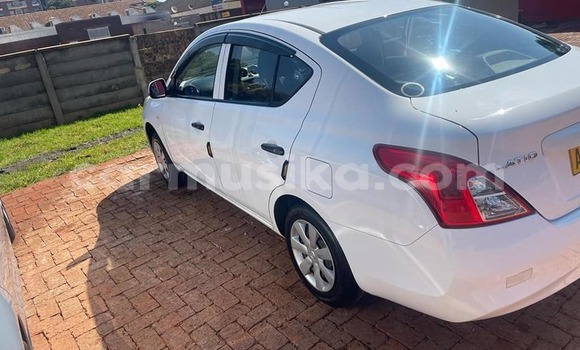 Nunua Ilio tumika Nissan Latio Nyeupe Gari ndani ya Harare nchini Harare Nunua Ilio tumika Nissan Latio Nyeupe Gari ndani ya Harare nchini Harare