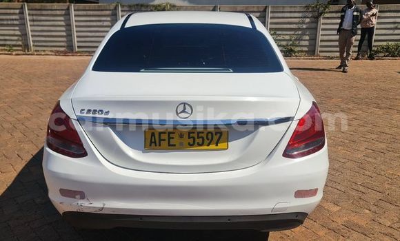 Nunua Ilio tumika Mercedes-Benz C-Classe Nyeupe Gari ndani ya Harare nchini Harare Nunua Ilio tumika Mercedes-Benz C-Classe Nyeupe Gari ndani ya Harare nchini Harare