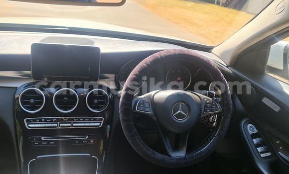 Nunua Ilio tumika Mercedes-Benz C-Classe Nyeupe Gari ndani ya Harare nchini Harare Nunua Ilio tumika Mercedes-Benz C-Classe Nyeupe Gari ndani ya Harare nchini Harare
