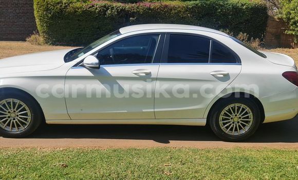 Nunua Ilio tumika Mercedes-Benz C-Classe Nyeupe Gari ndani ya Harare nchini Harare Nunua Ilio tumika Mercedes-Benz C-Classe Nyeupe Gari ndani ya Harare nchini Harare