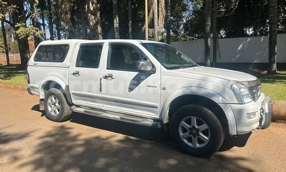 Nunua Ilio tumika Isuzu KB Nyeupe Gari ndani ya Harare nchini Harare Nunua Ilio tumika Isuzu KB Nyeupe Gari ndani ya Harare nchini Harare