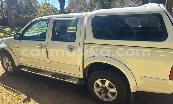 Nunua Ilio tumika Isuzu KB Nyeupe Gari ndani ya Harare nchini Harare Nunua Ilio tumika Isuzu KB Nyeupe Gari ndani ya Harare nchini Harare