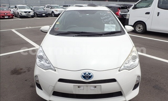 Acheter Occasion Voiture Toyota Aqua Blanc à Beitbridge, Matabeleland South Acheter Occasion Voiture Toyota Aqua Blanc à Beitbridge, Matabeleland South