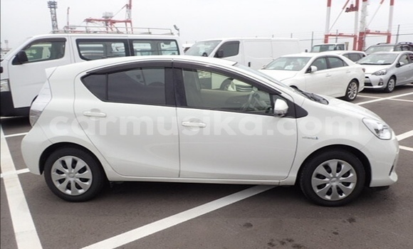 Acheter Occasion Voiture Toyota Aqua Blanc à Beitbridge, Matabeleland South Acheter Occasion Voiture Toyota Aqua Blanc à Beitbridge, Matabeleland South