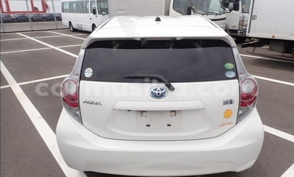 Acheter Occasion Voiture Toyota Aqua Blanc à Beitbridge, Matabeleland South Acheter Occasion Voiture Toyota Aqua Blanc à Beitbridge, Matabeleland South
