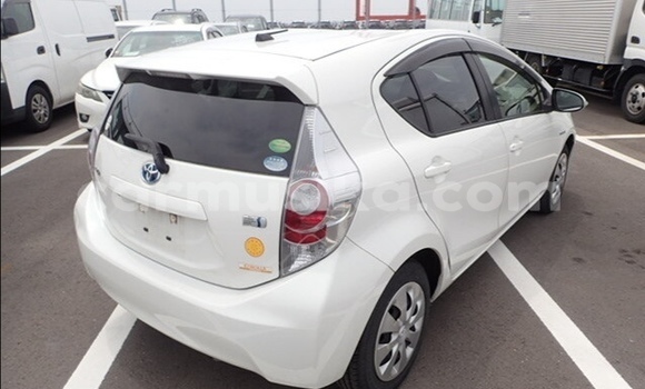 Acheter Occasion Voiture Toyota Aqua Blanc à Beitbridge, Matabeleland South Acheter Occasion Voiture Toyota Aqua Blanc à Beitbridge, Matabeleland South