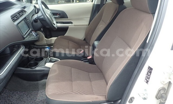 Acheter Occasion Voiture Toyota Aqua Blanc à Beitbridge, Matabeleland South Acheter Occasion Voiture Toyota Aqua Blanc à Beitbridge, Matabeleland South