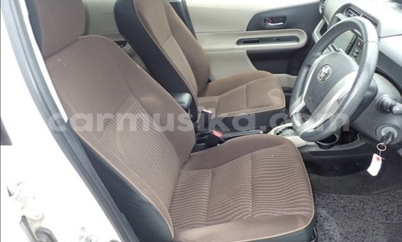 Acheter Occasion Voiture Toyota Aqua Blanc à Beitbridge, Matabeleland South Acheter Occasion Voiture Toyota Aqua Blanc à Beitbridge, Matabeleland South