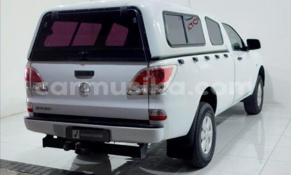 Acheter Occasion Voiture Mazda BT-50 Blanc à Beitbridge, Matabeleland South Acheter Occasion Voiture Mazda BT-50 Blanc à Beitbridge, Matabeleland South