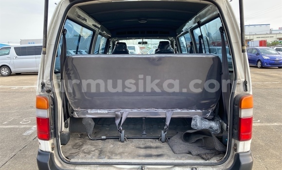 Buy Used Toyota Hiace White Car in Beitbridge in Matabeleland South Buy Used Toyota Hiace White Car in Beitbridge in Matabeleland South