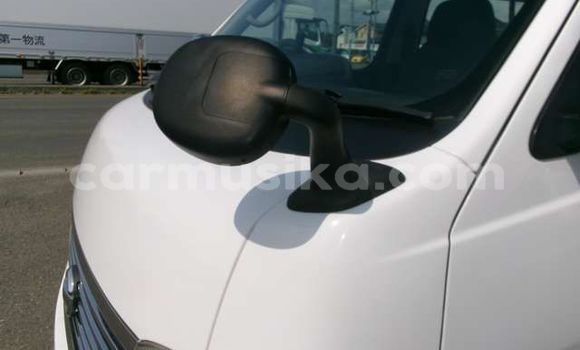 Nunua Ilio tumika Nissan Caravan Nyeupe Gari ndani ya Beitbridge nchini Matabeleland Kusini Nunua Ilio tumika Nissan Caravan Nyeupe Gari ndani ya Beitbridge nchini Matabeleland Kusini