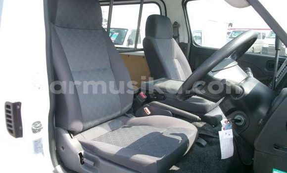 Nunua Ilio tumika Nissan Caravan Nyeupe Gari ndani ya Beitbridge nchini Matabeleland Kusini Nunua Ilio tumika Nissan Caravan Nyeupe Gari ndani ya Beitbridge nchini Matabeleland Kusini