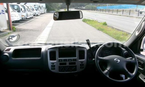 Nunua Ilio tumika Nissan Caravan Nyeupe Gari ndani ya Beitbridge nchini Matabeleland Kusini Nunua Ilio tumika Nissan Caravan Nyeupe Gari ndani ya Beitbridge nchini Matabeleland Kusini