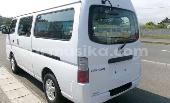 Nunua Ilio tumika Nissan Caravan Nyeupe Gari ndani ya Beitbridge nchini Matabeleland Kusini Nunua Ilio tumika Nissan Caravan Nyeupe Gari ndani ya Beitbridge nchini Matabeleland Kusini