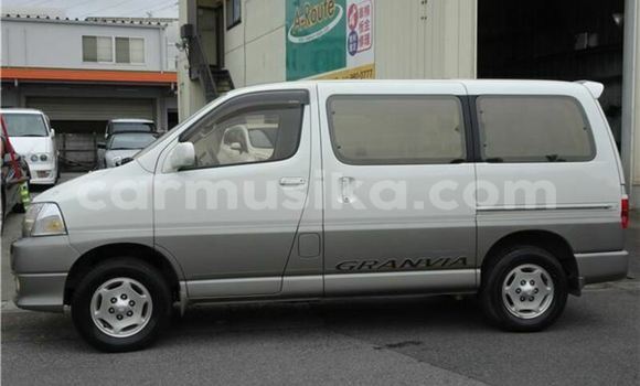 Nunua Ilio tumika Toyota Granvia Nyingine Gari ndani ya Beitbridge nchini Matabeleland Kusini Nunua Ilio tumika Toyota Granvia Nyingine Gari ndani ya Beitbridge nchini Matabeleland Kusini