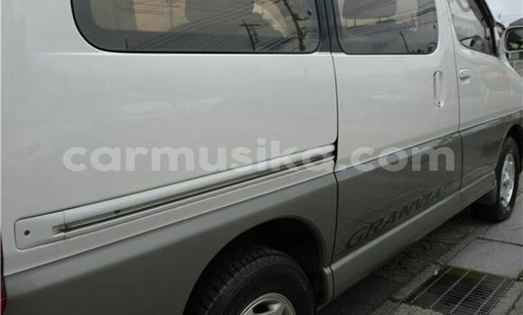 Nunua Ilio tumika Toyota Granvia Nyingine Gari ndani ya Beitbridge nchini Matabeleland Kusini Nunua Ilio tumika Toyota Granvia Nyingine Gari ndani ya Beitbridge nchini Matabeleland Kusini