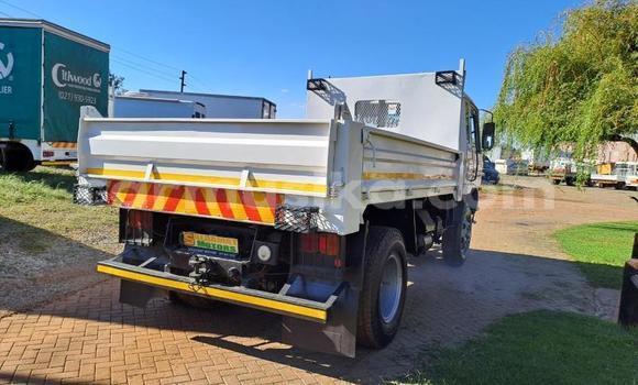 Acheter Occasion Utilitaire Nissan UD Blanc à Beitbridge, Matabeleland South Acheter Occasion Utilitaire Nissan UD Blanc à Beitbridge, Matabeleland South