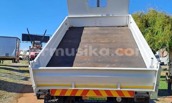 Acheter Occasion Utilitaire Nissan UD Blanc à Beitbridge, Matabeleland South Acheter Occasion Utilitaire Nissan UD Blanc à Beitbridge, Matabeleland South