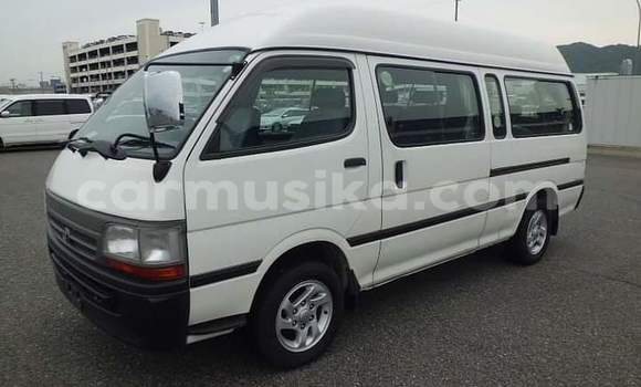 Nunua Ilio tumika Toyota Hiace Nyeupe Gari ndani ya Beitbridge nchini Matabeleland Kusini Nunua Ilio tumika Toyota Hiace Nyeupe Gari ndani ya Beitbridge nchini Matabeleland Kusini