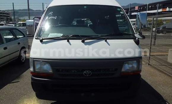Nunua Ilio tumika Toyota Hiace Nyeupe Gari ndani ya Beitbridge nchini Matabeleland Kusini Nunua Ilio tumika Toyota Hiace Nyeupe Gari ndani ya Beitbridge nchini Matabeleland Kusini