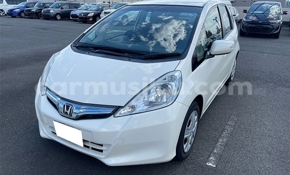 Buy Used Honda Fit White Car in Beitbridge in Matabeleland South