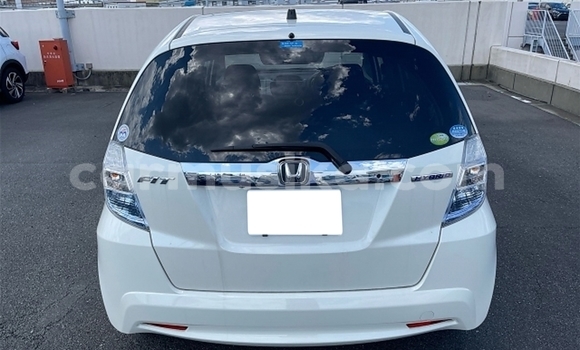 Acheter Occasion Voiture Honda Fit Blanc à Beitbridge, Matabeleland South Acheter Occasion Voiture Honda Fit Blanc à Beitbridge, Matabeleland South