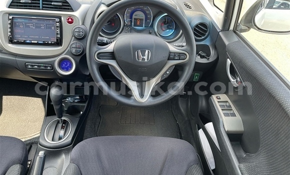 Acheter Occasion Voiture Honda Fit Blanc à Beitbridge, Matabeleland South Acheter Occasion Voiture Honda Fit Blanc à Beitbridge, Matabeleland South