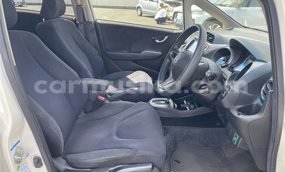 Acheter Occasion Voiture Honda Fit Blanc à Beitbridge, Matabeleland South Acheter Occasion Voiture Honda Fit Blanc à Beitbridge, Matabeleland South