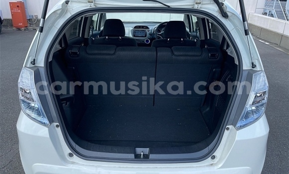 Acheter Occasion Voiture Honda Fit Blanc à Beitbridge, Matabeleland South Acheter Occasion Voiture Honda Fit Blanc à Beitbridge, Matabeleland South