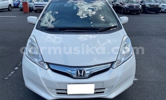 Acheter Occasion Voiture Honda Fit Blanc à Beitbridge, Matabeleland South Acheter Occasion Voiture Honda Fit Blanc à Beitbridge, Matabeleland South