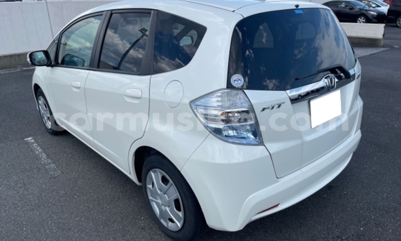 Acheter Occasion Voiture Honda Fit Blanc à Beitbridge, Matabeleland South Acheter Occasion Voiture Honda Fit Blanc à Beitbridge, Matabeleland South
