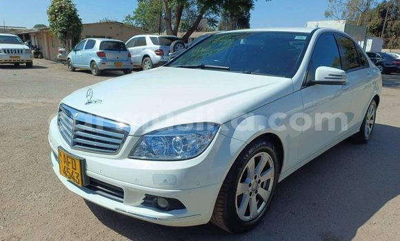 Tenga Tsaru Mercedes-Benz C-Classe Chena Mota in Harare in Harare Tenga Tsaru Mercedes-Benz C-Classe Chena Mota in Harare in Harare