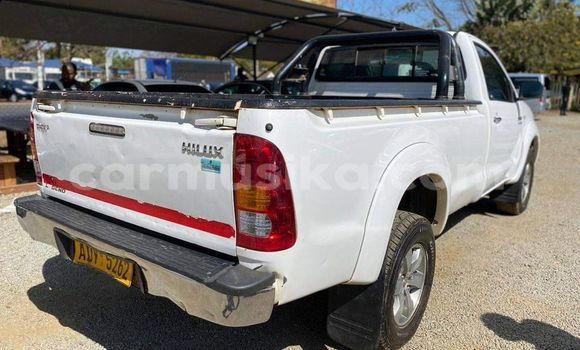 Tenga Tsaru Toyota Hilux Chena Mota in Harare in Harare Tenga Tsaru Toyota Hilux Chena Mota in Harare in Harare