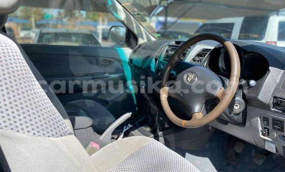 Tenga Tsaru Toyota Hilux Chena Mota in Harare in Harare Tenga Tsaru Toyota Hilux Chena Mota in Harare in Harare